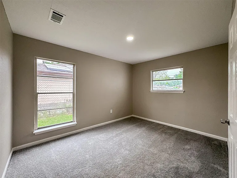 7710 Claiborne St — Photo 15