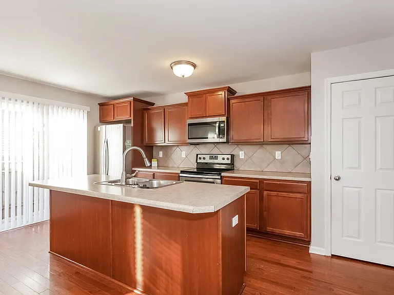 1005 Joselynn Dr — Photo 8