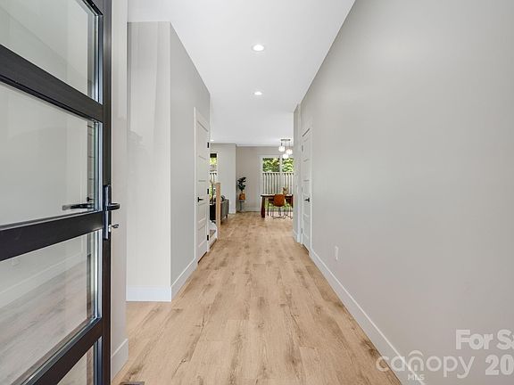 4th image of 211 Ruby Ave