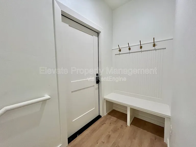 216 E Hurd St #250 — Photo 7