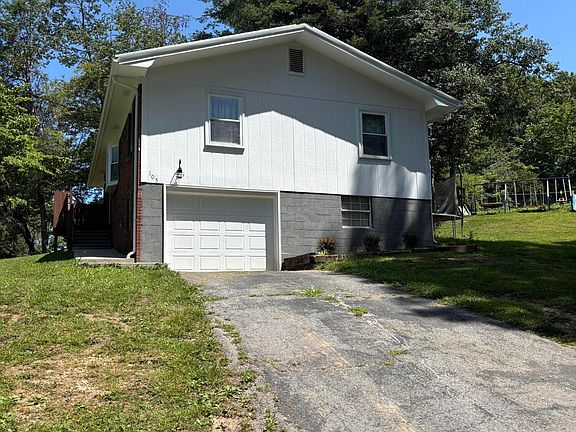 2nd image of 105 Nelson St