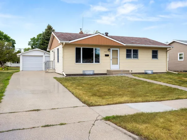 1805 17th St S, Fargo, ND 58103