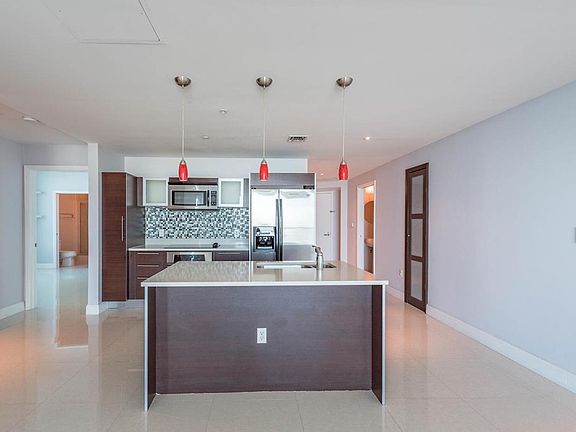 4th image of 1900 N Bayshore Dr APT 1715