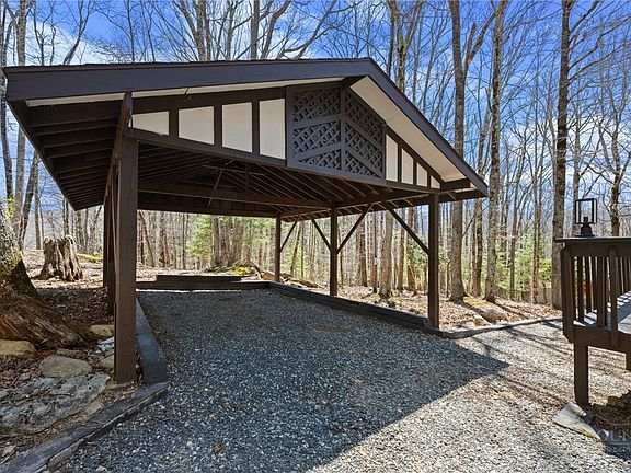 3rd image of 811 Pine Ridge Road