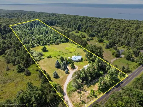 8555 W Stutsmanville Rd, Harbor Springs, MI 49740