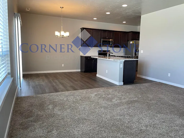 152 S Riggs Spring Ave — Photo 5