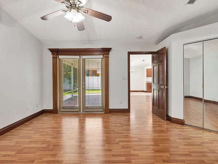6149 Foster St — Photo 11