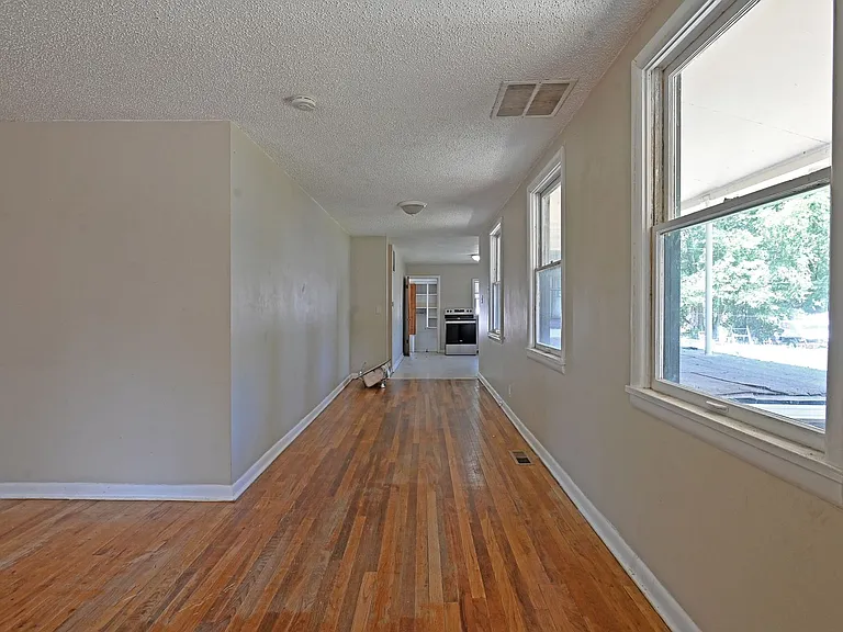 555 Wyoming Ave — Photo 17