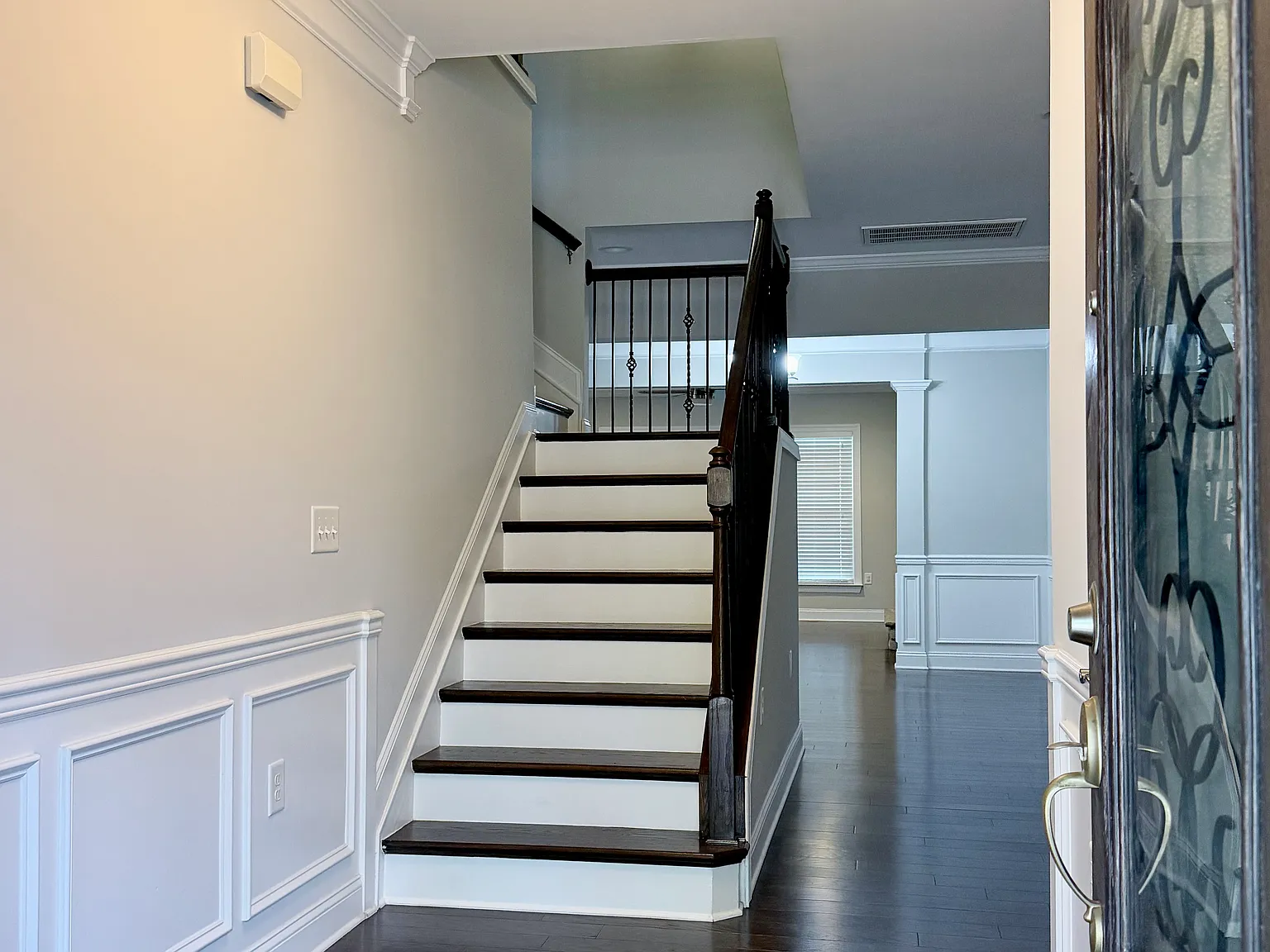 3 bed, 3.5 bath, 2518 sqft, $2,599 — Photo 4