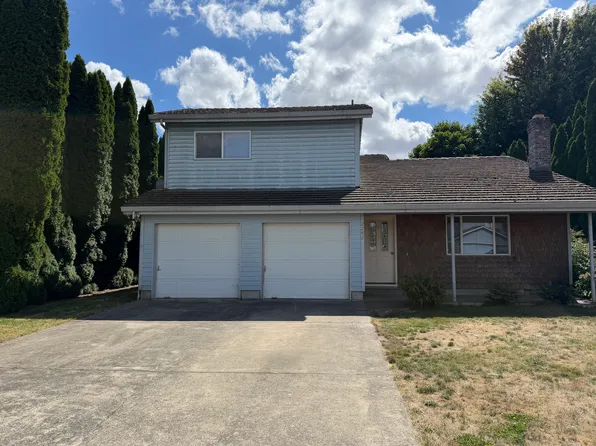 2292 Riviera Ct, Hubbard, OR 97032