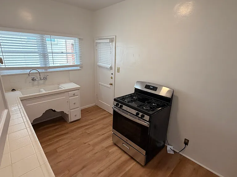 923 Ocean Ave #2 — Photo 10