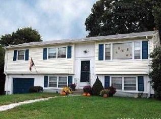10 Bayberry Dr, West Warwick, RI 02893