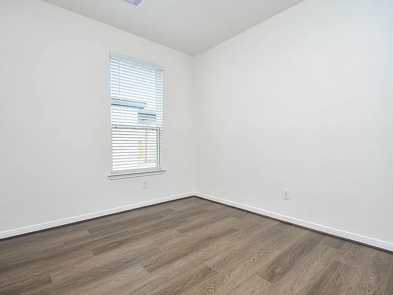 25230 Benroe St — Photo 12