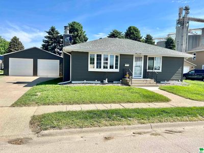 109 W Cedar St, Hinton, IA, 51024