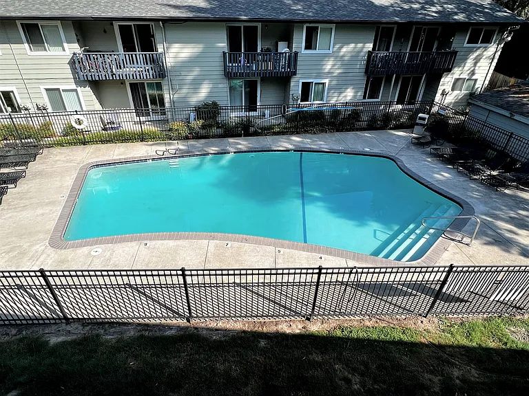 Parkbrook Manor — Photo 18
