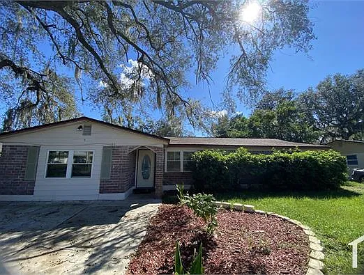 4 bed, 2400 sqft, $2,175 — Photo 1