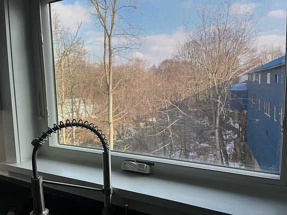 biew from kitchen sink... ill do dishes!