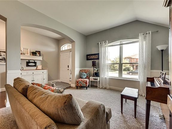4th image of 223 Breseman St