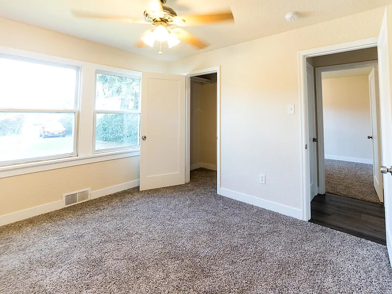 919 S Sprague Ave — Photo 5