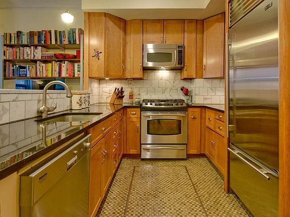 2nd image of 119 Pacific St APT 3