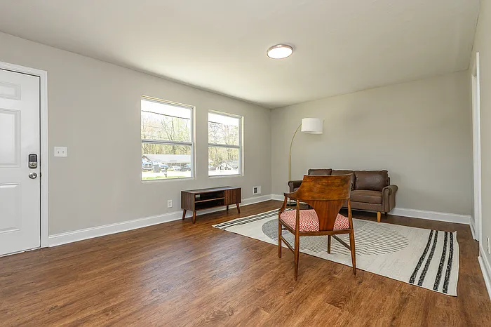 2 bed, 1.0 bath, 810 sqft, $1,175 — Photo 3