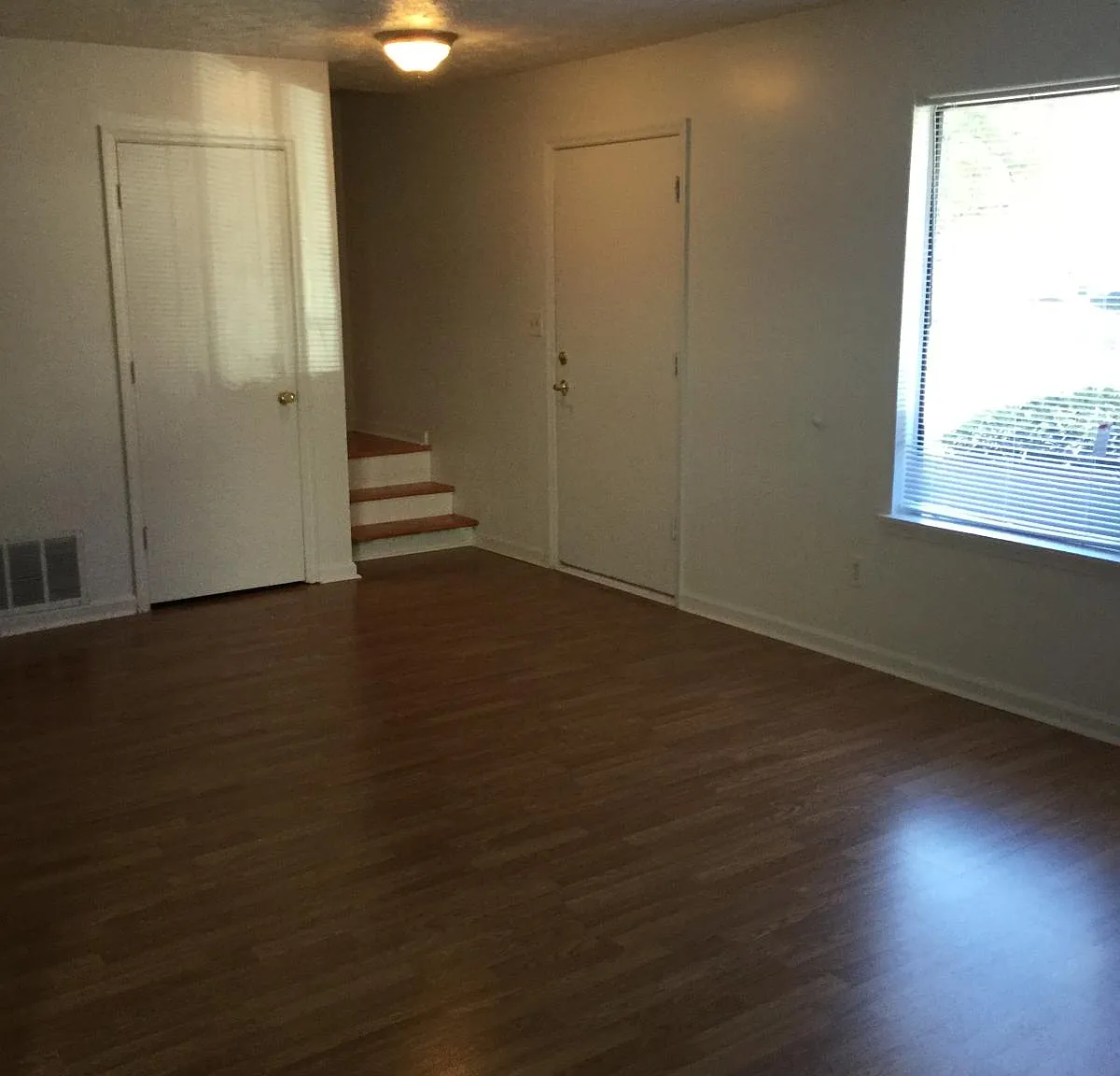 3 bed, 2.5 bath, 1216 sqft, $1,700 — Photo 2