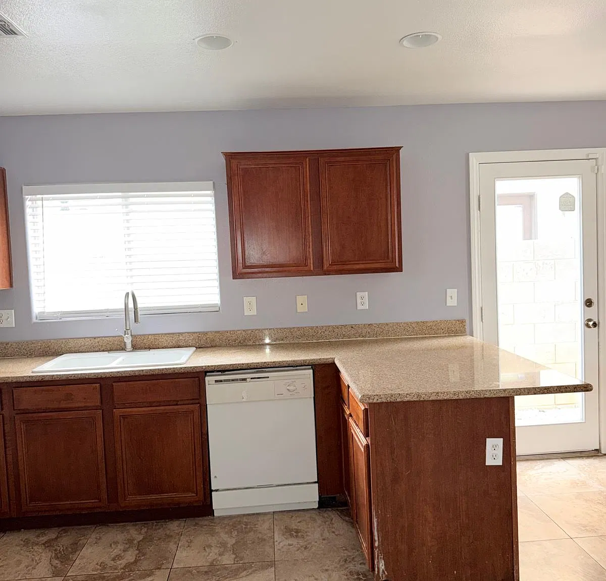 4 bed, 2.5 bath, 1335 sqft, $2,200 — Photo 3