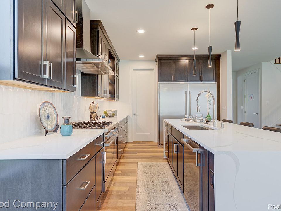 812 Irving Ave, photo 26
