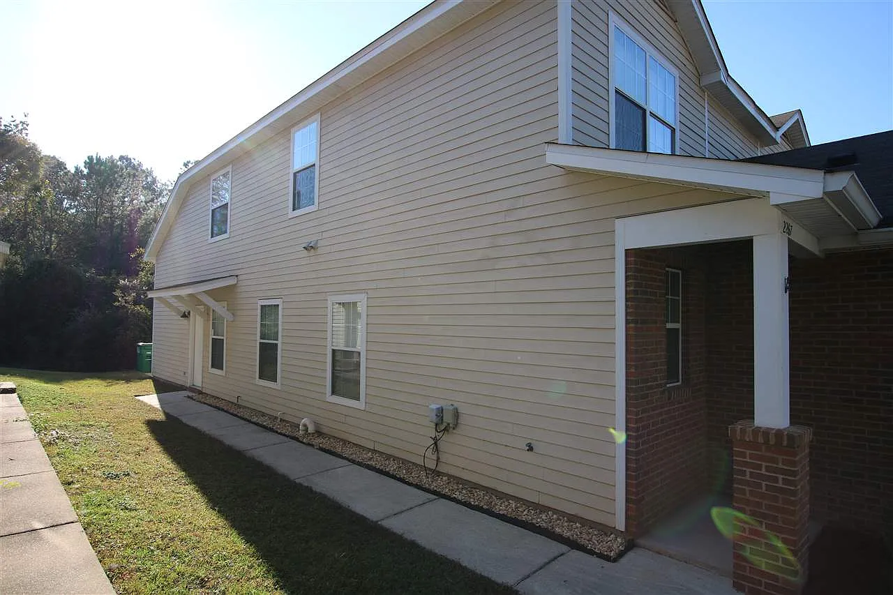 3 bed, 2.5 bath, 1284 sqft, $1,800 — Photo 2