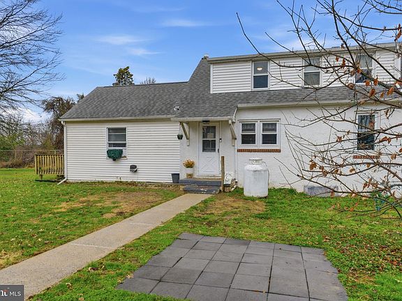 3rd image of 268 Ellicott Rd