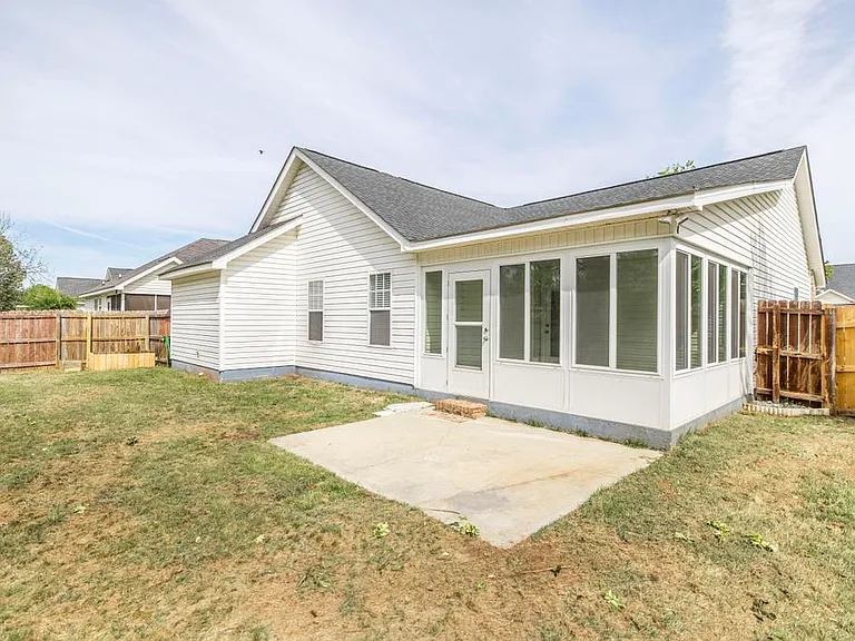 205 Wembley Dr — Photo 27