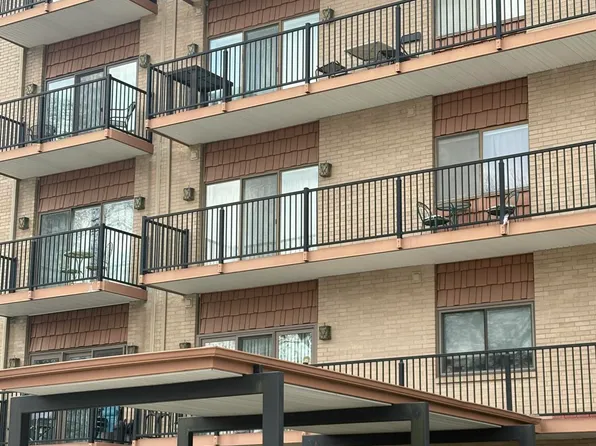 4180 Lyndon Way Unit 402, Saint Matthews, KY 40207