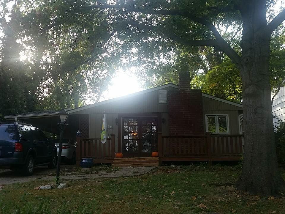 Easy to show - current tenants have purchased home, and mov