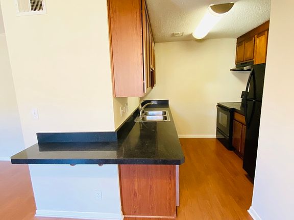 5th image of 6222 Robinson St APT 3