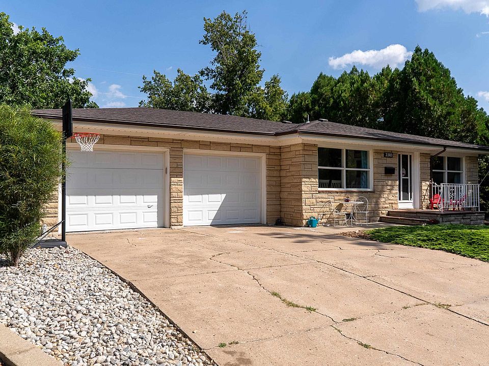 1st image of 2310 Pershing Dr