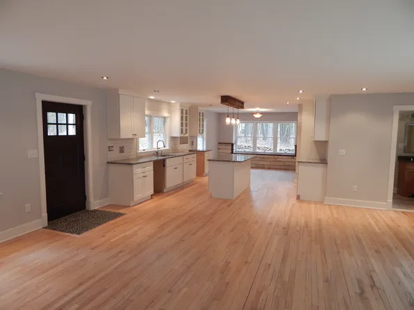 7483 Dickey Springs Rd, Bessemer, AL 35022