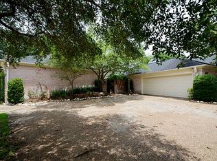 66 Crestwood Cir, Sugar Land, TX 77478