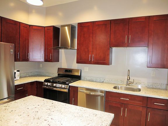 4th image of 1571 Shrader St