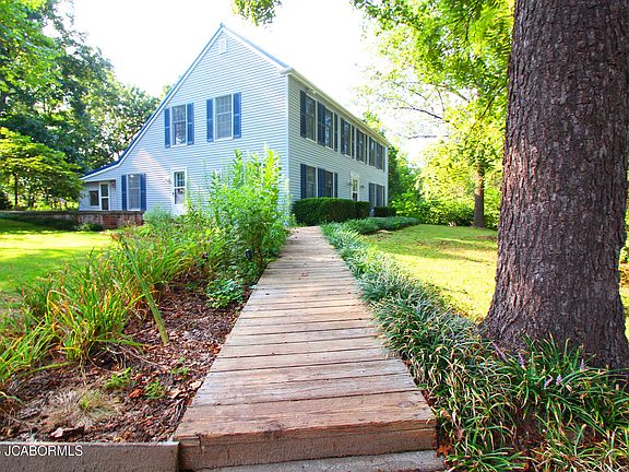 4th image of 7811 Twin Oaks Dr