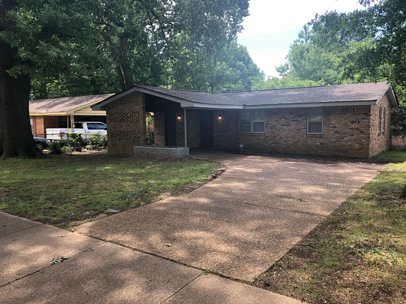 3 bed, 975 sqft, $950 — Photo 1