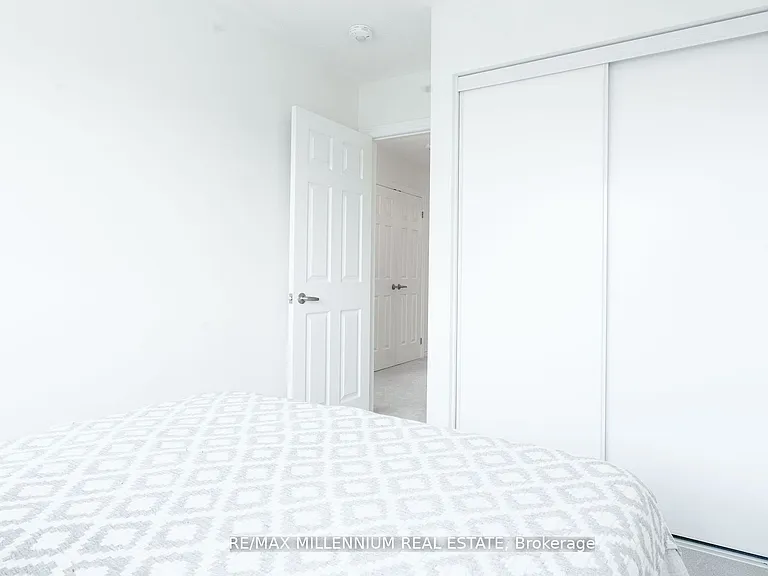 974 Hickory Cres — Photo 18