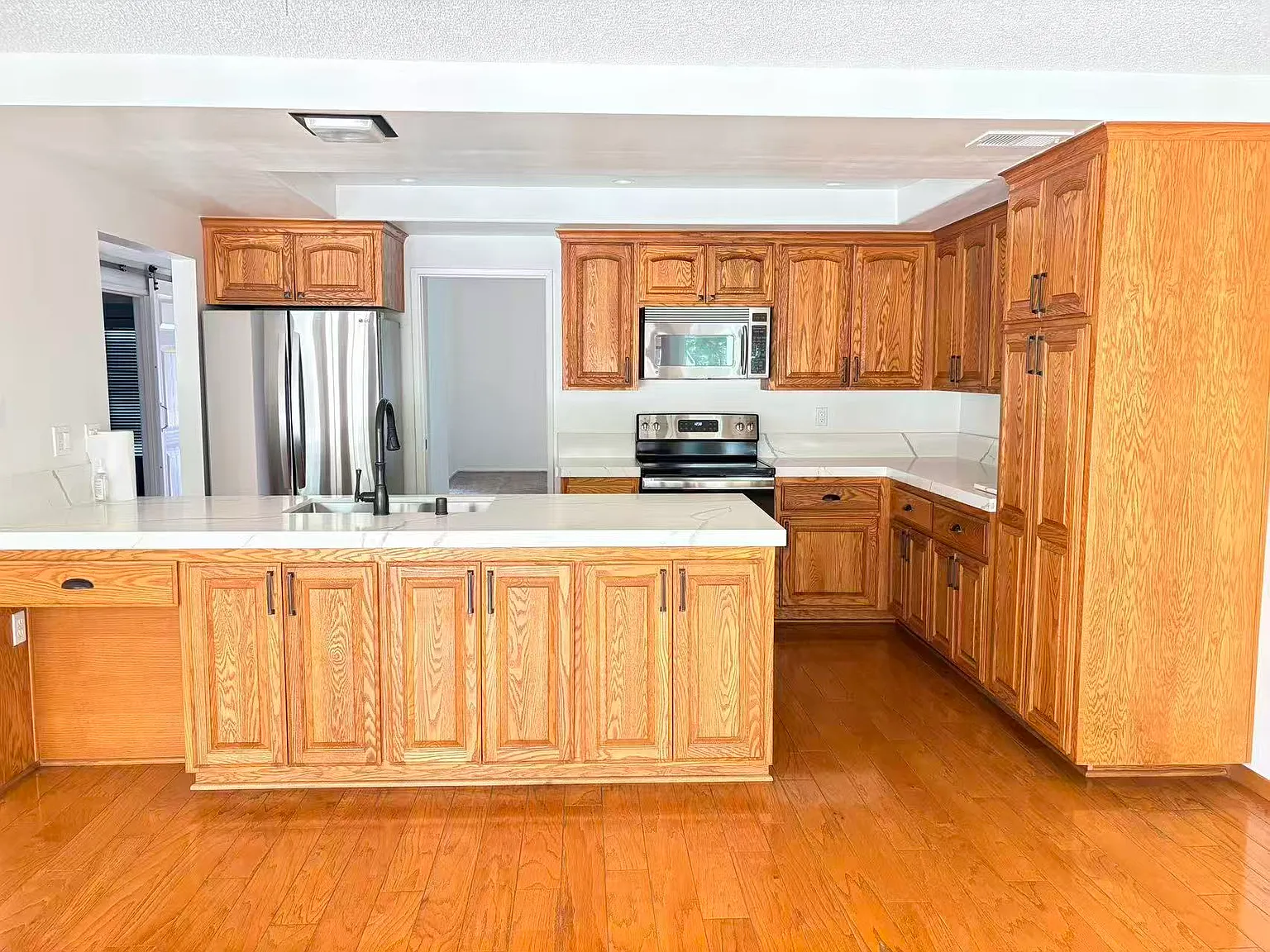 4 bed, 2241 sqft, $4,390 — Photo 2