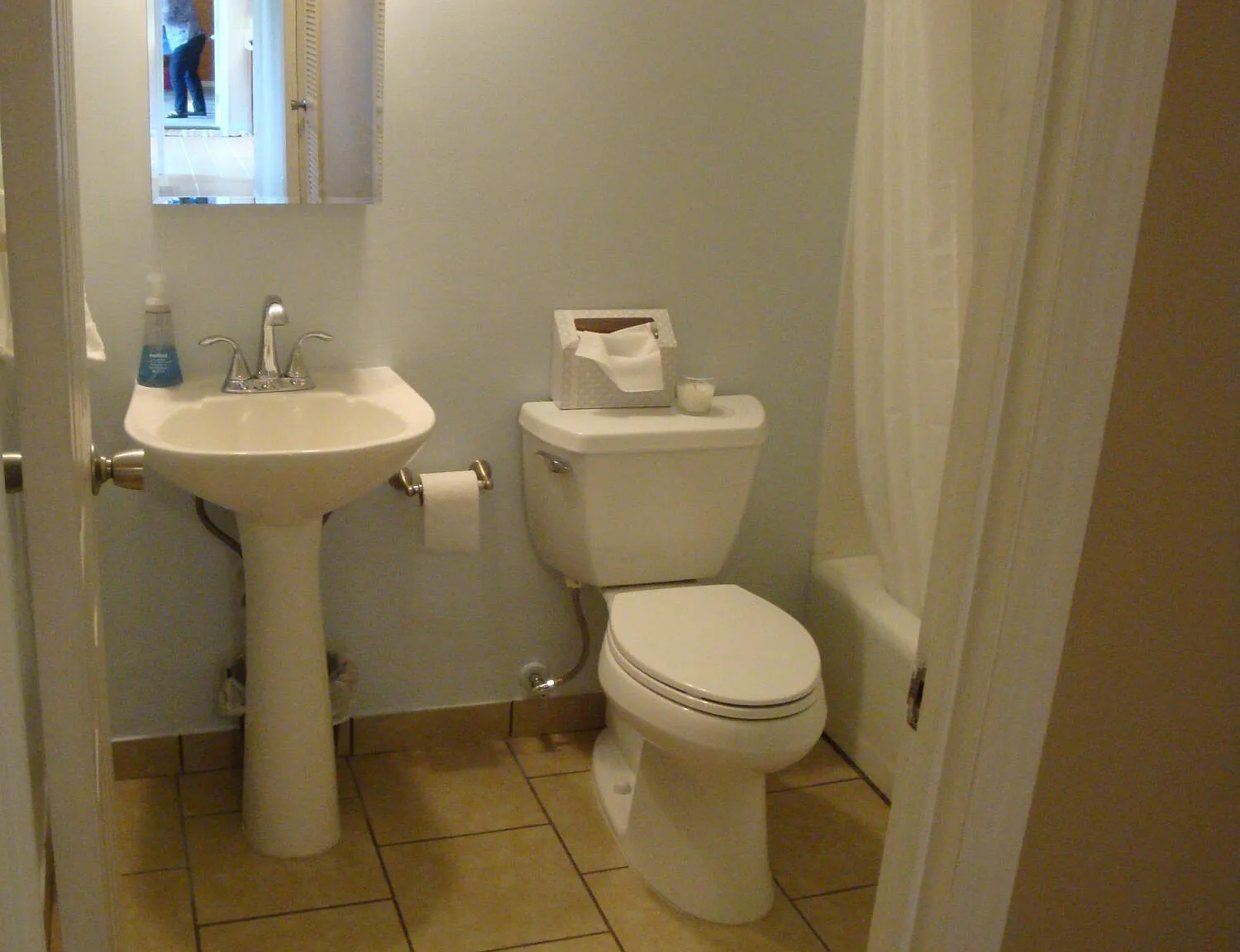 3 bed, 2.0 bath, 1404 sqft, $2,100 — Photo 4