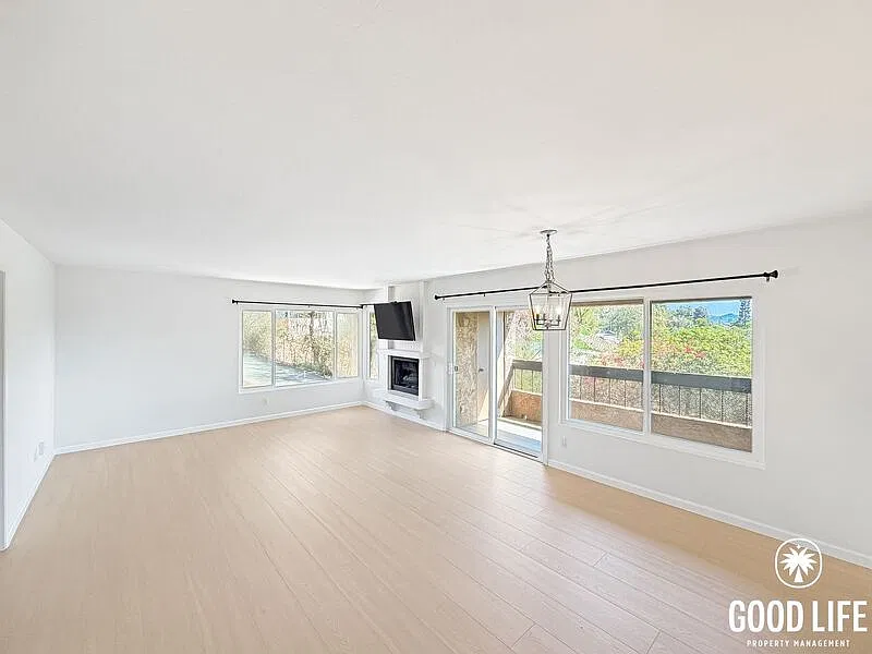 2 bed, 2.0 bath, 1167 sqft, $3,000 — Photo 2