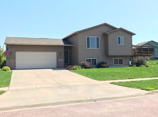 900 S Linden Ave, Harrisburg, SD 57032