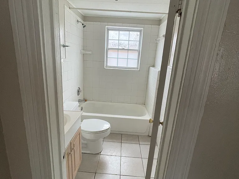211 Bryan St #1/2 — Photo 4
