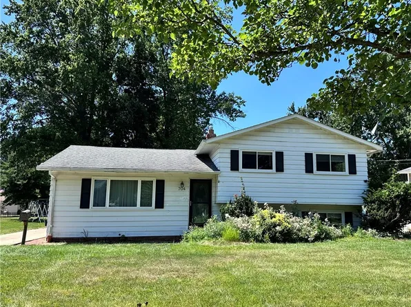 704 Robin Dr, Eastlake, OH 44095