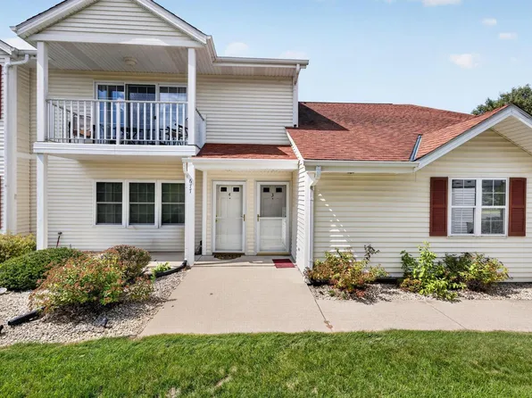 677 Wood River COURT #3, West Bend, WI 53095