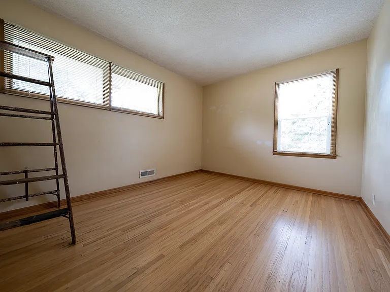 1140 Evergreen Ln N — Photo 12