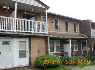 135 Artist Lake Dr, Middle Island, NY 11953